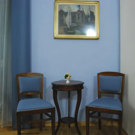 Beatrice Oda ve Kahvaltı 3*